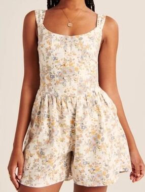 Abercrombie & Fitch White Romper with Floral Print. Size M